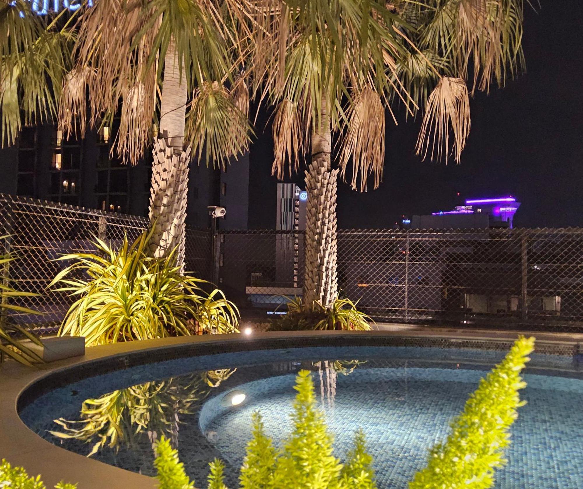 Xq Pattaya Hotel Esterno foto