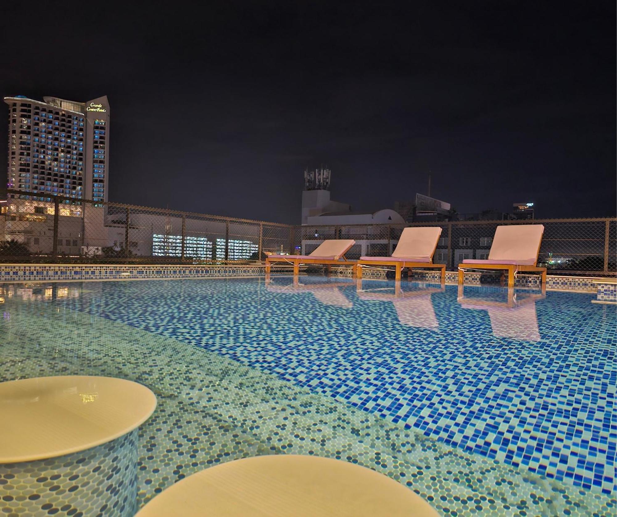 Xq Pattaya Hotel Esterno foto